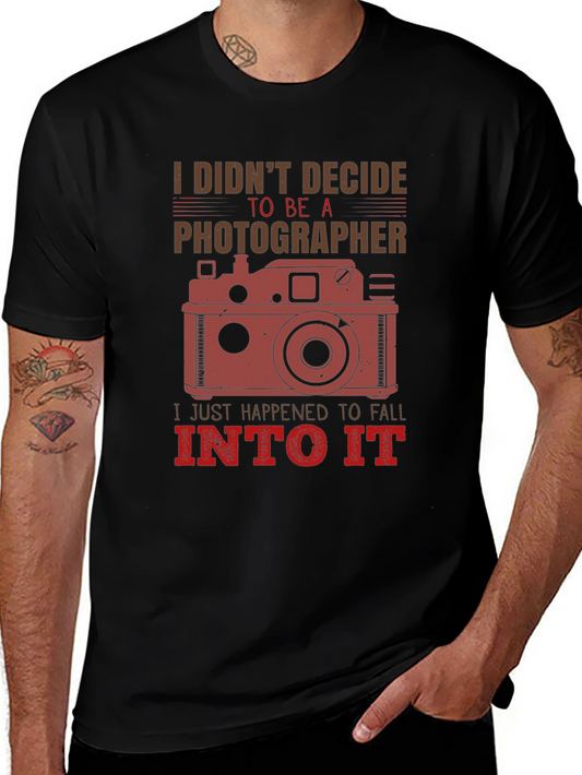 Photographers T-Shirt: I Didnt Decide To Be A Photographer