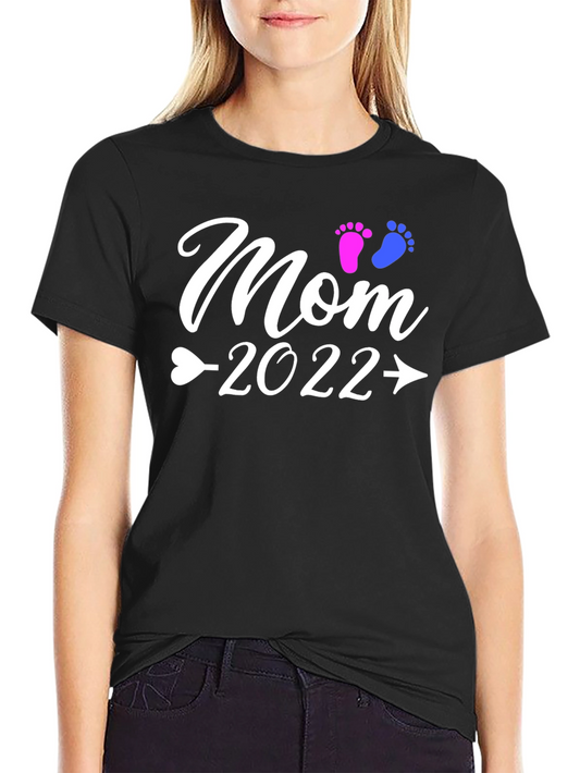 Mom 2022 Baby Footprints Graphic T-Shirt