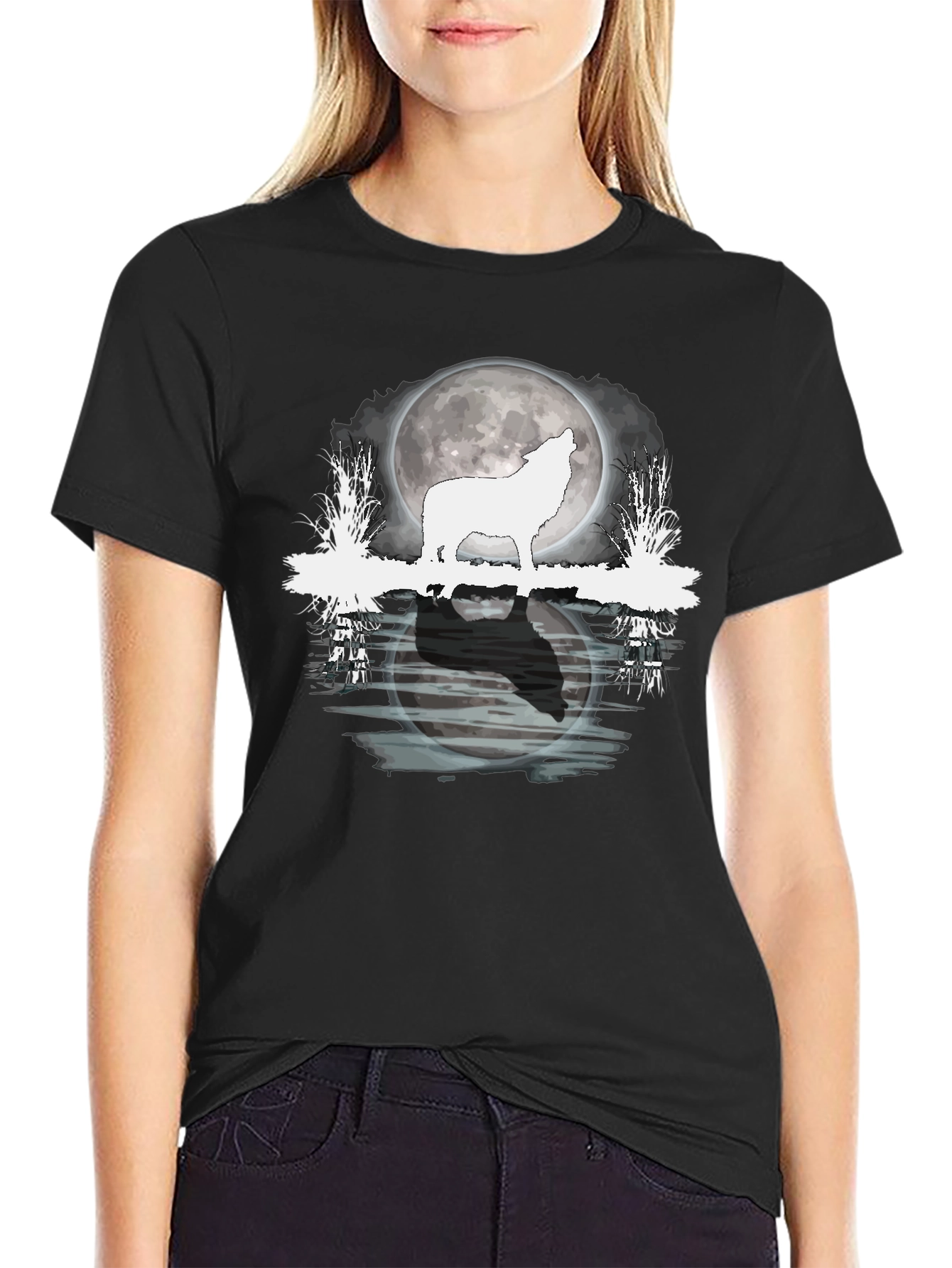 Wolf Howling at Moon Graphic T-Shirt